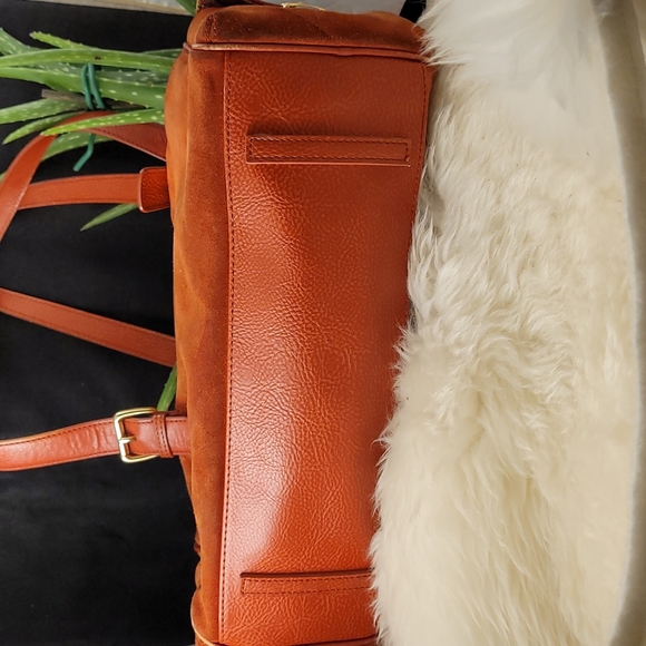 MAX coral genuine seude purse. - Picture 3 of 10